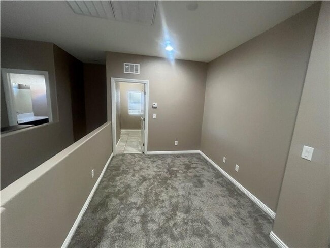 Building Photo - Move in Ready 2 Story 3 bedroom home SW