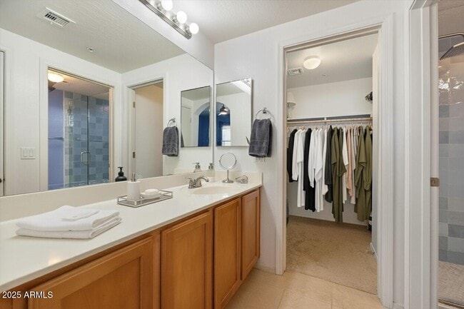 Building Photo - 3250 W Greenway Rd