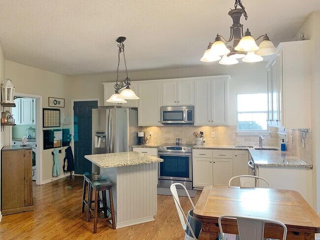 Building Photo - 207 Twinleaf Way