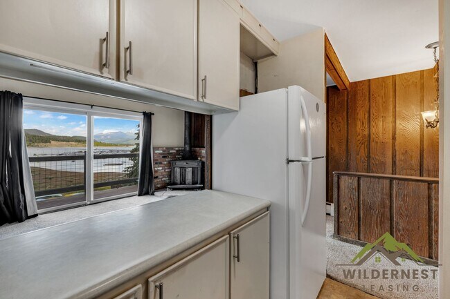 Building Photo - Yacht Club Condo - LAKE VIEWS-Great 3 Bedroom/2 Bath Unit w/Lake Access