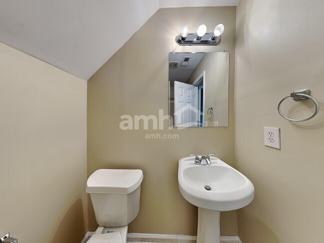 Building Photo - 5701 Rutland Cir