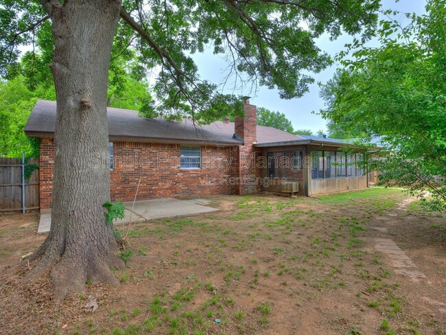 Building Photo - 1706 High Meadows Dr
