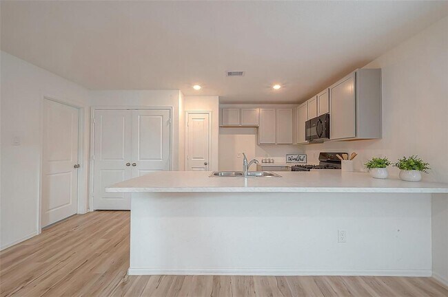 Building Photo - 26818 Wilderye Cv Ln
