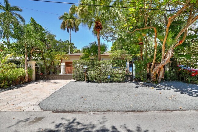 Building Photo - 2527 Inagua Ave