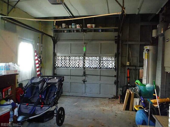 Building Photo - Larchmont