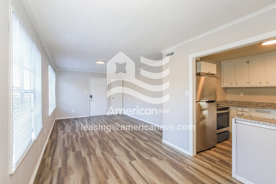 Building Photo - 1112 Alderman St NE