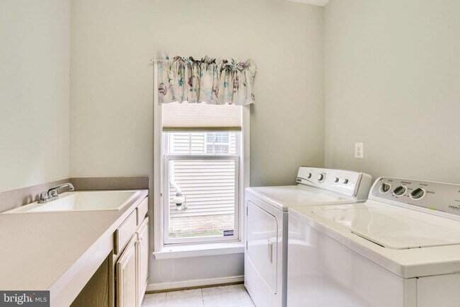 Building Photo - 26161 Rachel Hill Dr