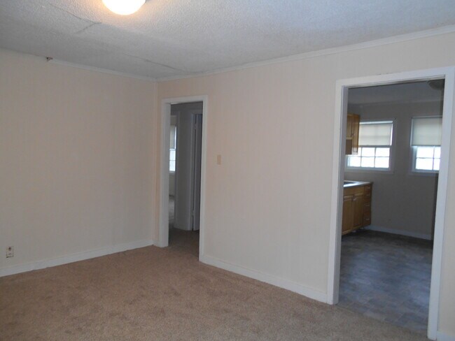 Building Photo - 3865 Roseberry St