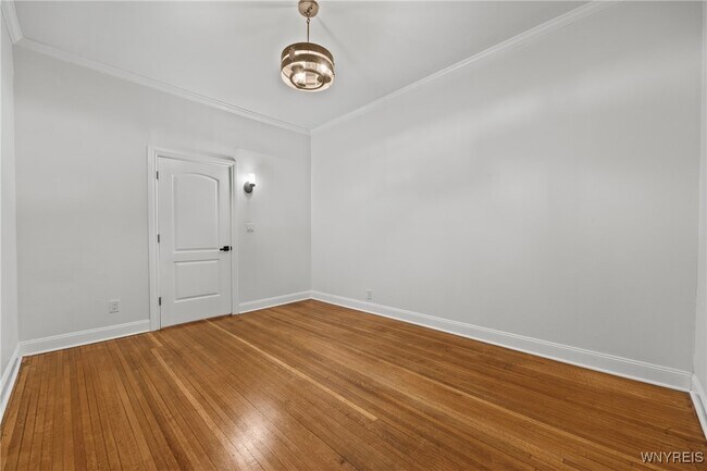 Building Photo - 522 W Ferry St