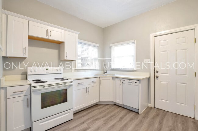 Building Photo - 263 28th St