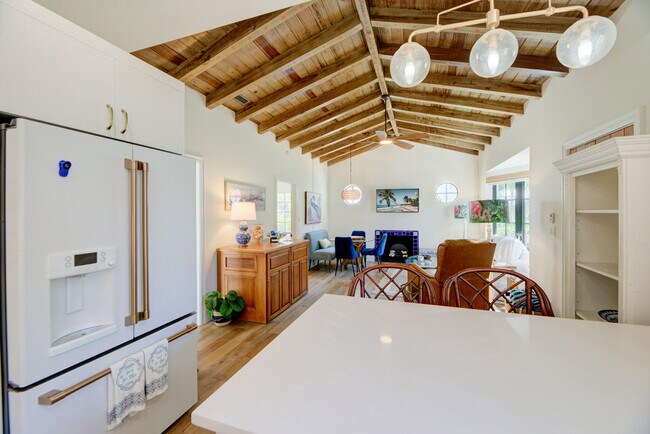 Building Photo - 110 Marine Way