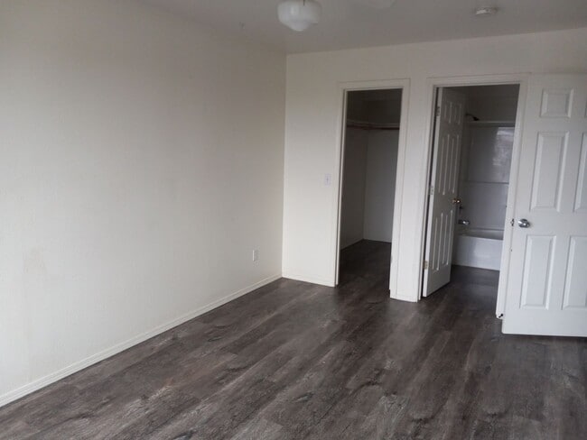 Building Photo - Live Where Comfort Meets Convenience - College Hill Condo in Pullman