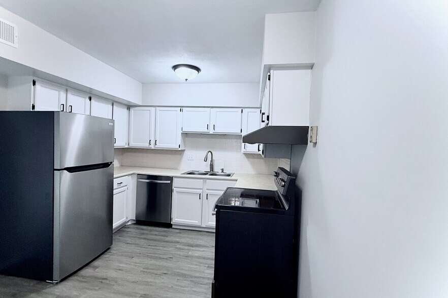 Building Photo - 5102 25th Avenue Ct