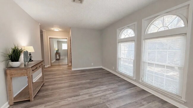 Building Photo - 341 N Burbank Dr