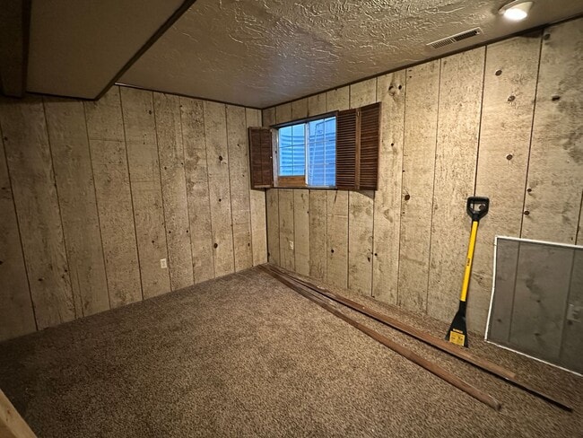 Building Photo - Spacious, three level, 4 Bed 2.5 bath Townhome in Ammon right behind the Walmart on Hitt.