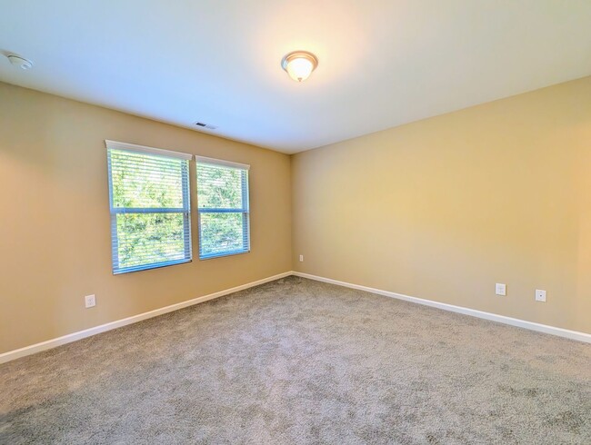 Building Photo - 4461 Middletown Dr