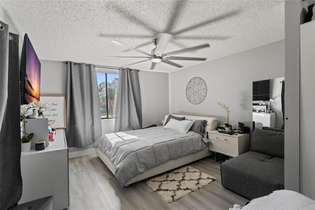 Building Photo - 22940 Oxford Pl