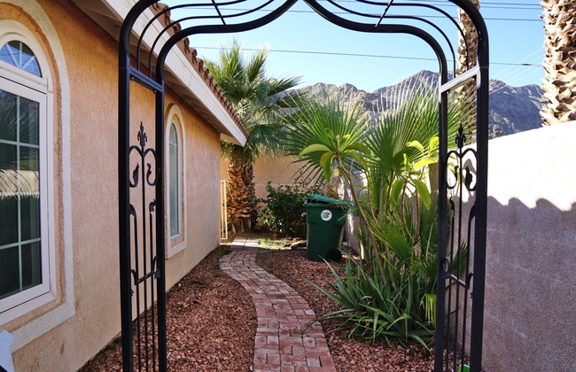 Building Photo - 54015 Avenida Juarez