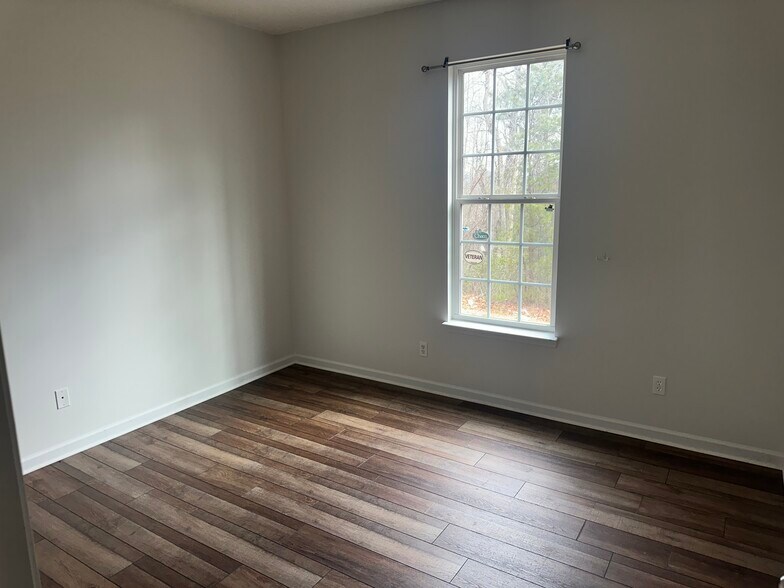 Building Photo - 43 Old Southside Rd