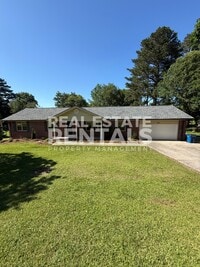 Building Photo - 120 S Hawk Dr