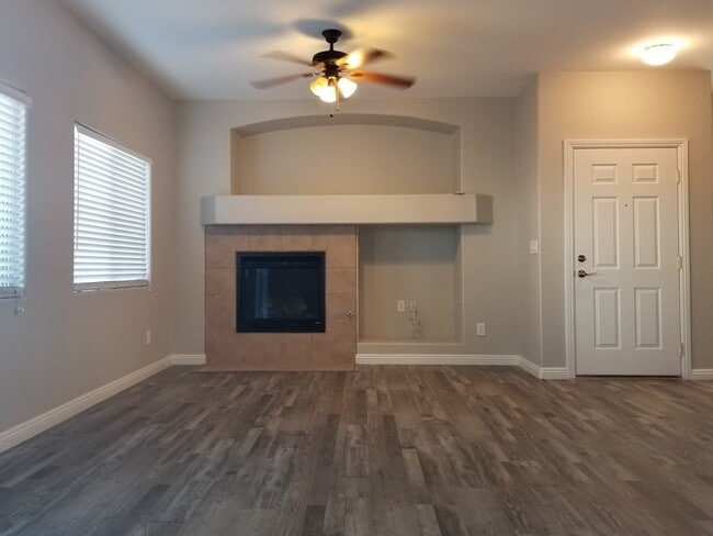 Building Photo - ~~Beautiful Mountains Edge Townhome!  3 Bed, 2.5 Bath ~ New! New! New!