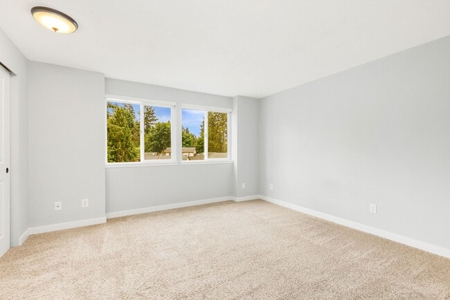 Building Photo - 2 Bedroom 2.5 Bath Townhouse Kirkland