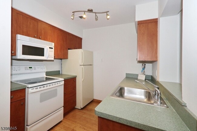 Primary Photo - 21 Parkside Rd