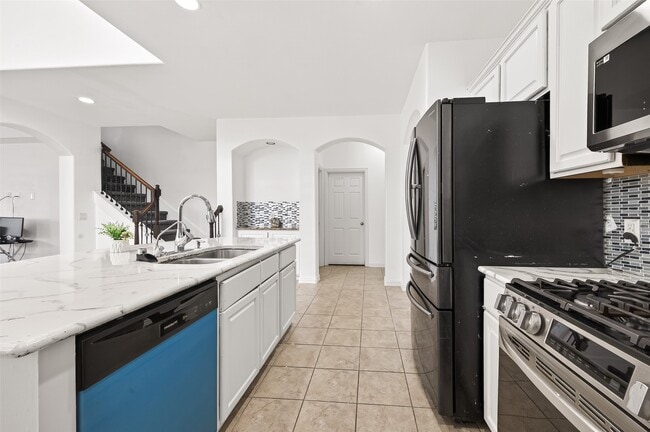 Building Photo - 5519 Jay Thrush Dr