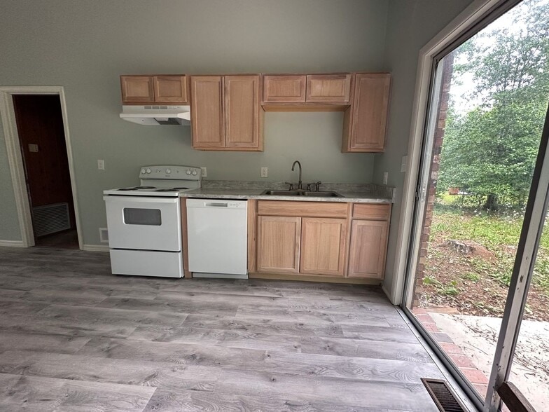 Building Photo - 1934 Dirk Dr