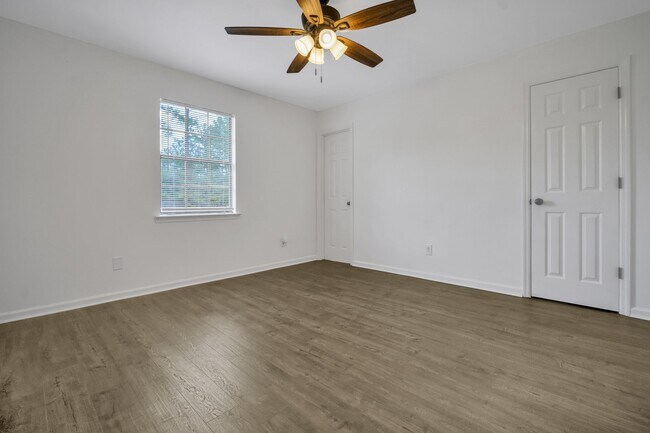 Building Photo - 1732 Talmadge Rd