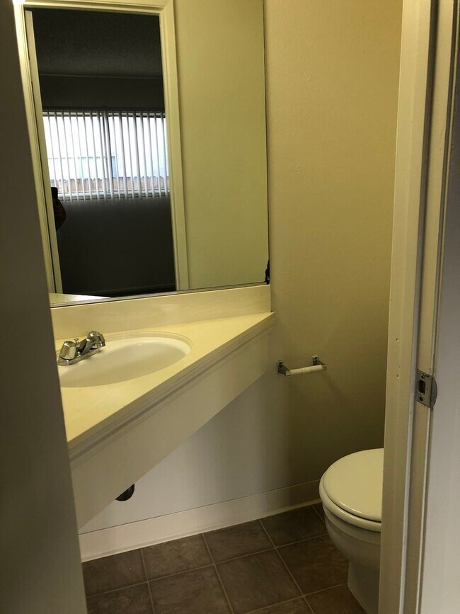 Building Photo - 3600 Sampson Ct