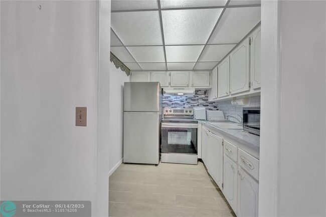Building Photo - 165 Sussex I