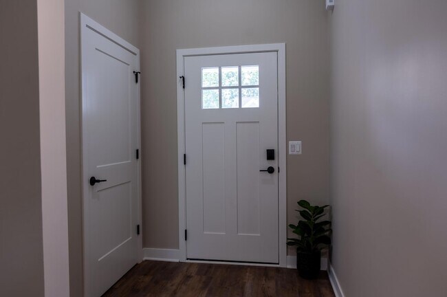 Building Photo - 8456 Oak Shade Ct