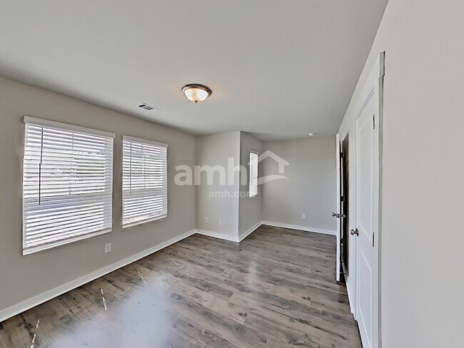 Building Photo - 71 Landsdown Xing