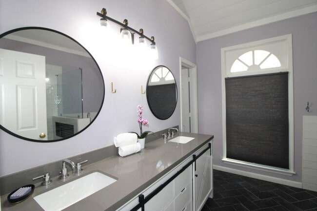 Building Photo - 303 Leeward Walk Ln