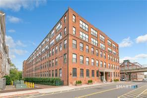 Building Photo - 145 Canal St E