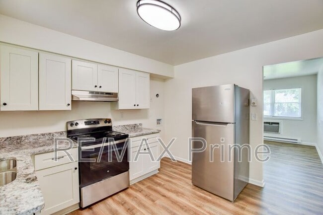 Building Photo - 1302 Linden Ave