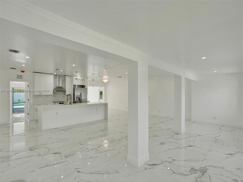 Building Photo - 11011 NE 9th Ct