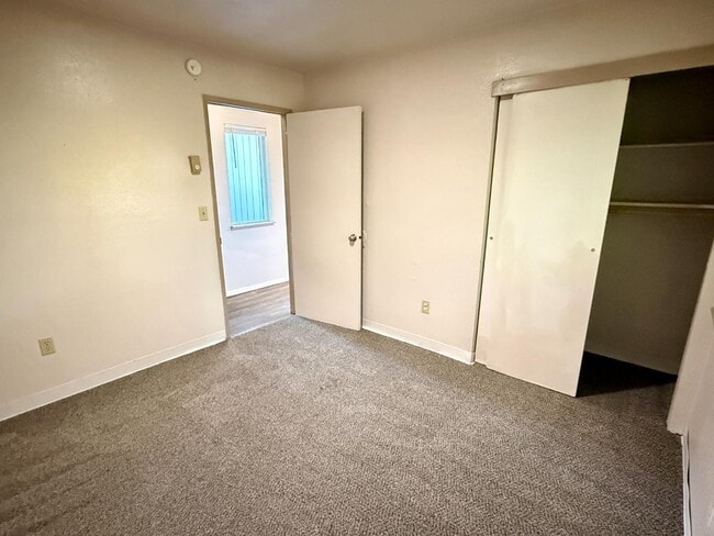 Building Photo - 505 NW D St