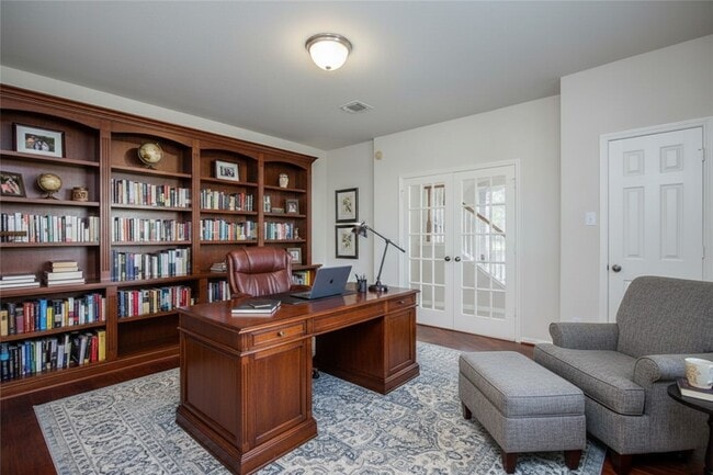 Building Photo - 20011 Glen Lake Dr