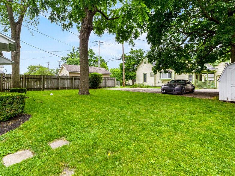 Building Photo - 1112 Clinton St