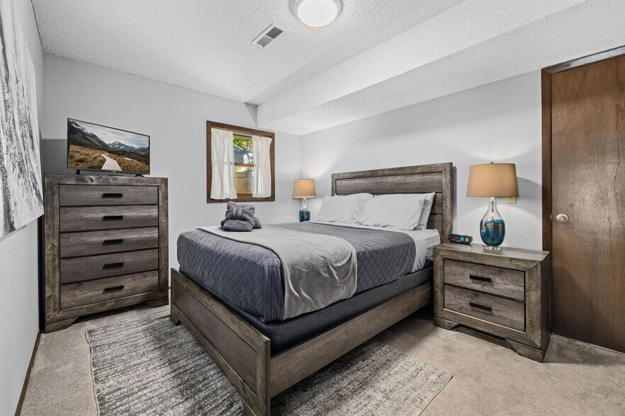 Building Photo - 9 August Ln