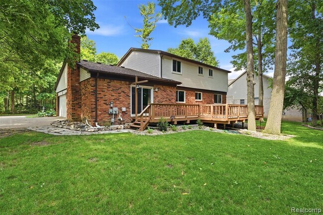 Building Photo - 1880 Welling Dr