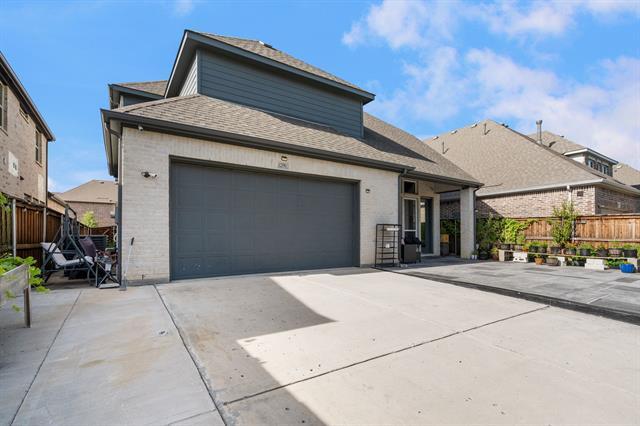 Building Photo - 12591 Royal Oaks Ln