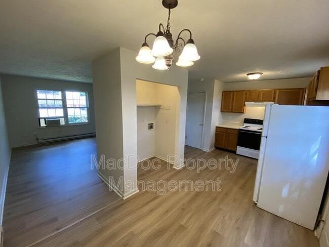 Building Photo - 624 Highview Ct
