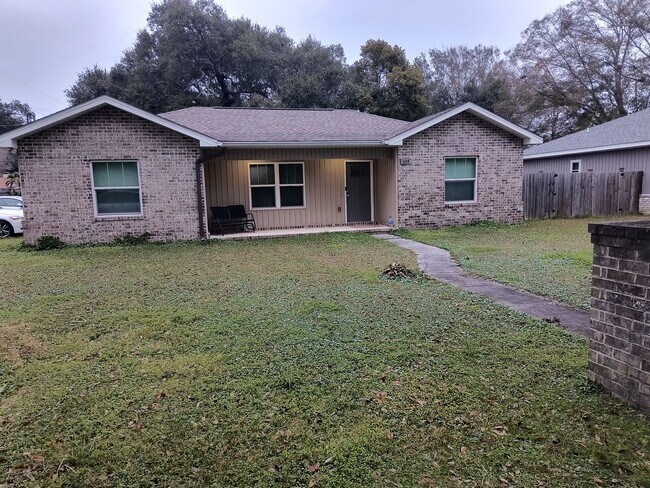 Building Photo - BEAUTIFUL 3 Bedroom Home UNFURNISHED