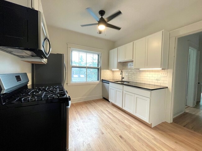 Building Photo - 1233 Judson Ave