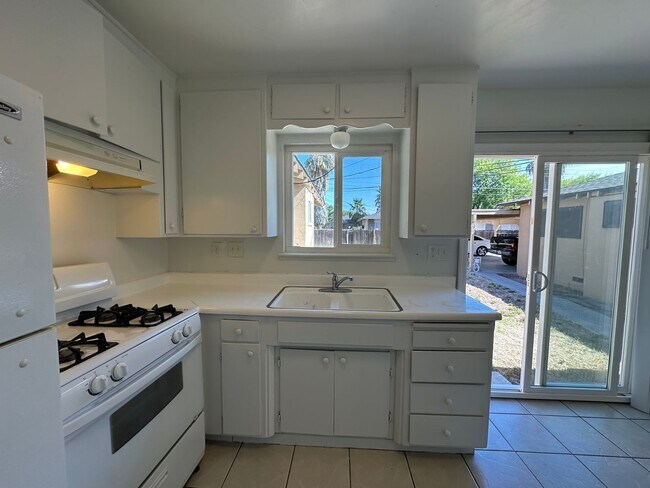 Building Photo - 1709 Evergreen Ave