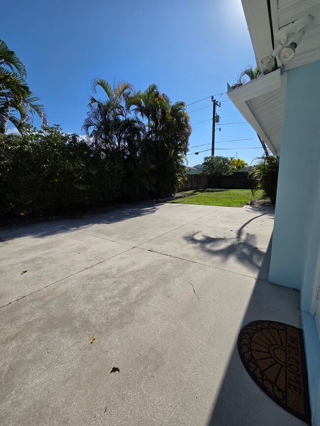 Building Photo - 1008 Macy St