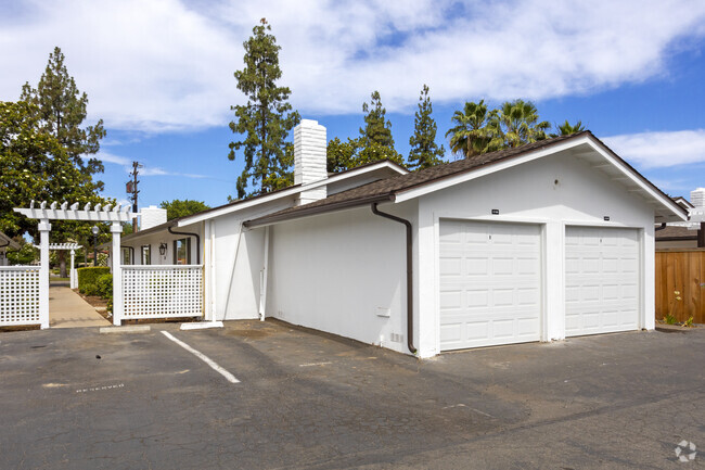 Building Photo - The Arbor Collection